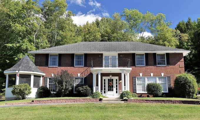 East Haven  Rutland County House | Spacious Ski Retreat on 10 Acres