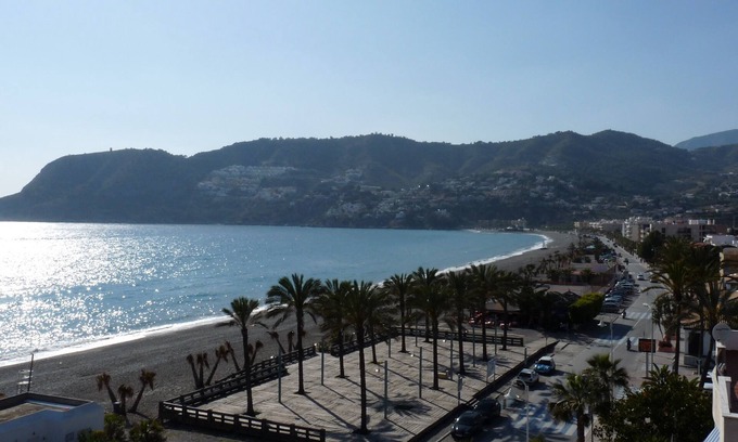 La Herradura Apartment | Spacious Spanish-style apartment in beach front location - no extra fees!