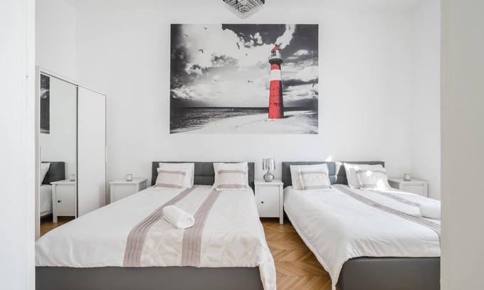 Belvaros - Lipotvaros Apartment | Spacious Stay at Bank Center Parlament Neighbor