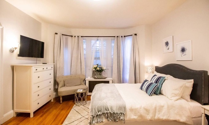 Coolidge Corner South Side Apartment | Spacious Studio, Coolidge Corner, Public Transport