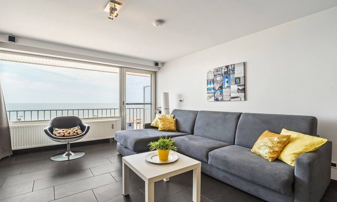 Blankenberge Apartment | Spacious studio with sea view