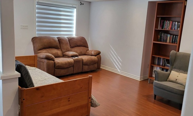 East Credit Apartment | Spacious Suite