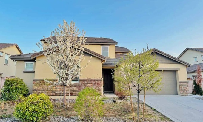 Reno House | Spacious Sun-Drenched Retreat/Sleeps 16