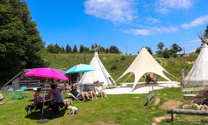 Montcel RV Rental | Spacious tipi 7 beds