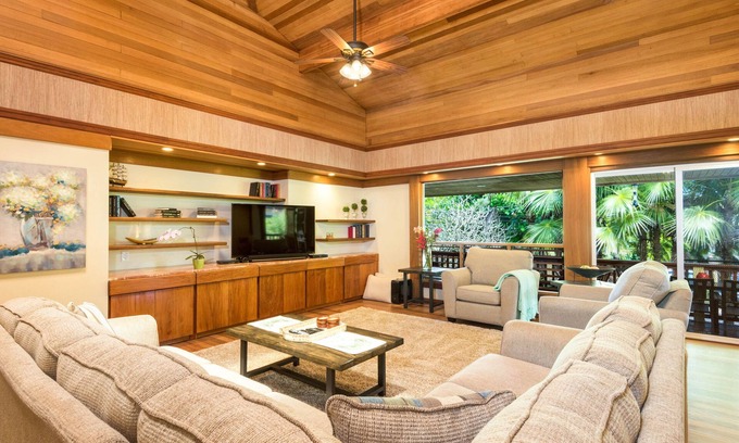 Kilauea House | Spacious tropical getaway with lanais - just steps from the ocean