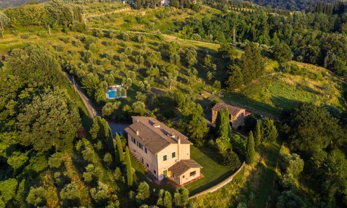 Palaia House | Spacious Tuscan Villa Retreat