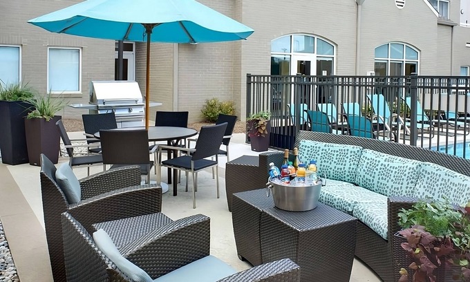 Warren Hotel | Spacious Unit Near Detroit Attractions, Full Kitchen w/Free Breakfast!