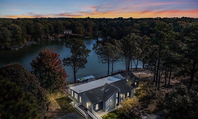Reedville House | Spacious waterfront family retreat. Dogs welcome!, 1-Level Home w/Rec Room and Fenced Yard
