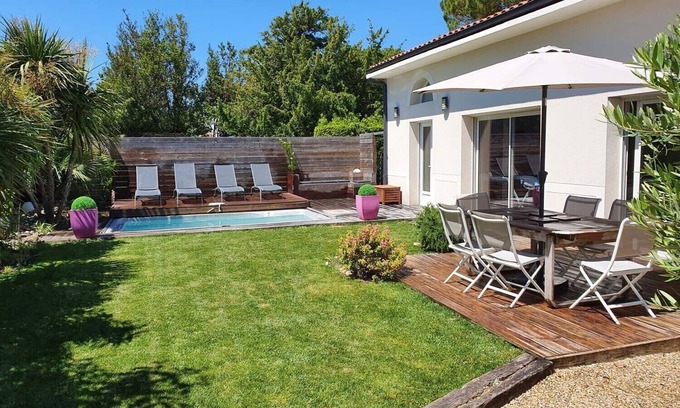 Meschers-sur-Gironde House | Spacious Villa next to the beach with a Mini Pool Spa