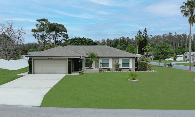 Kissimmee House | Spacious Vacation Home 20 min from Theme Parks!