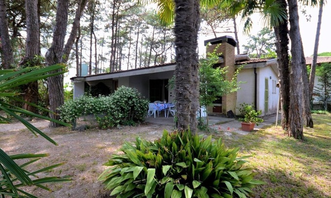 Lignano Riviera Villa | Spacious villa surrounded by lush greenery