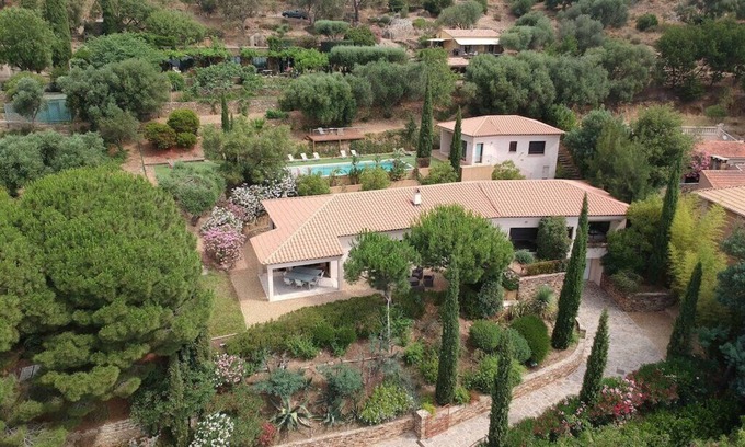 Bormes-Les-Mimosas Villa | Spacious villa with sea view and heated pool