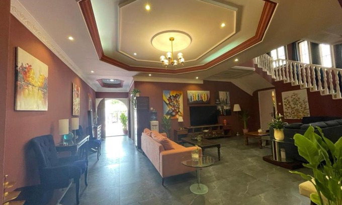 Jumeirah House | Spacious Villa!