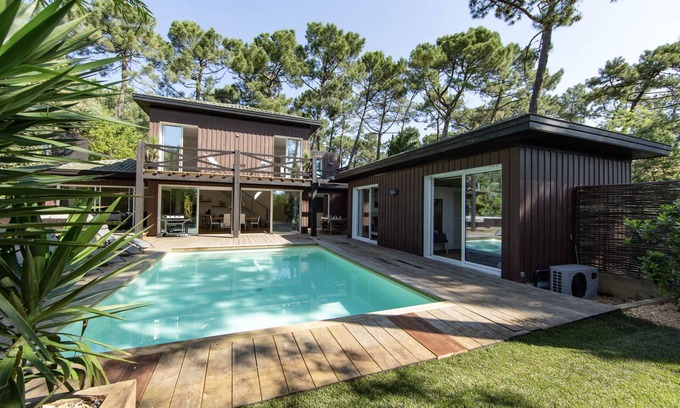 Cap-Ferret Villa | Spacious villa with pool at La Vigne, on the edge of the forest