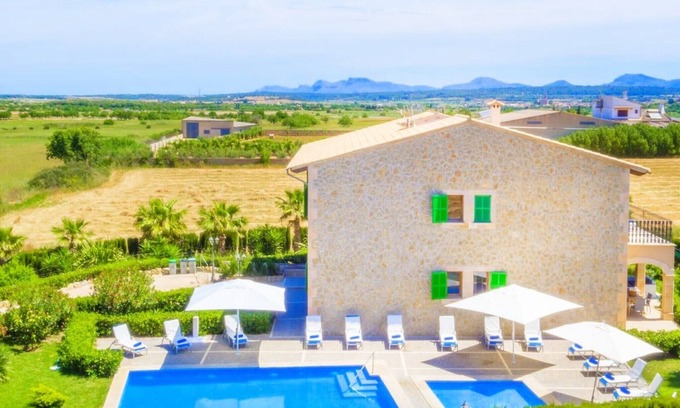 Petra Apartment | Spacious villa in the heart of the island.