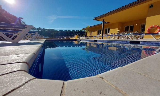 L'Escala Villa | Spacious villa with private pool, a stone's throw from the beaches of San Marti.