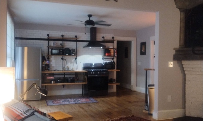 West End House | Spacious West End Atlanta studio with chefs kitchen, exotic bath, porch and WiFi