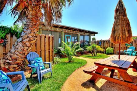 Old Town House | Spanish Village Cottage w private cabana