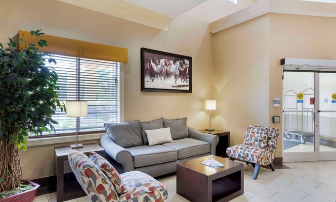 La Grange Hotel | Spark by Hilton La Grange