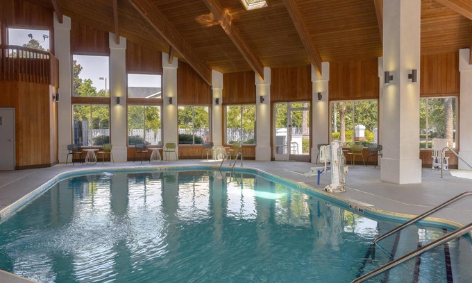 Silver Lake Hotel | Spark by Hilton Wilmington Carolina Beach Rd