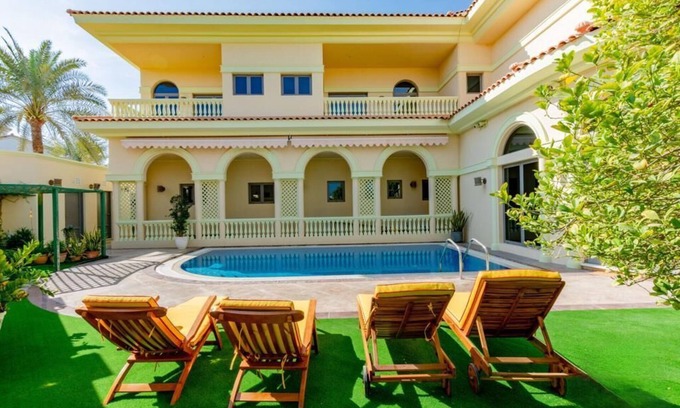 Palm Jumeirah Villa | Sparking signature Beach front villa reverera mediterian style in Palm Jumeirah
