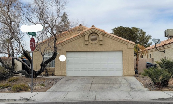 Las Vegas House | Sparkling clean and Quiet 3-bedroom home w/AC & Parking in Las Vegas