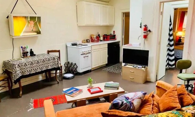 Central Oklahoma City House | Sparrow Park Guest House in walkable art district