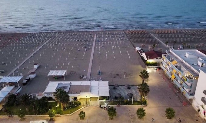 Margherita di Savoia Apartment | Special family apartment 2 steps from the sea
