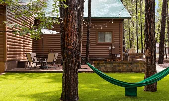 Pinetop Cabin | *Special* Pinetop Cabin~Family Groups~Playground