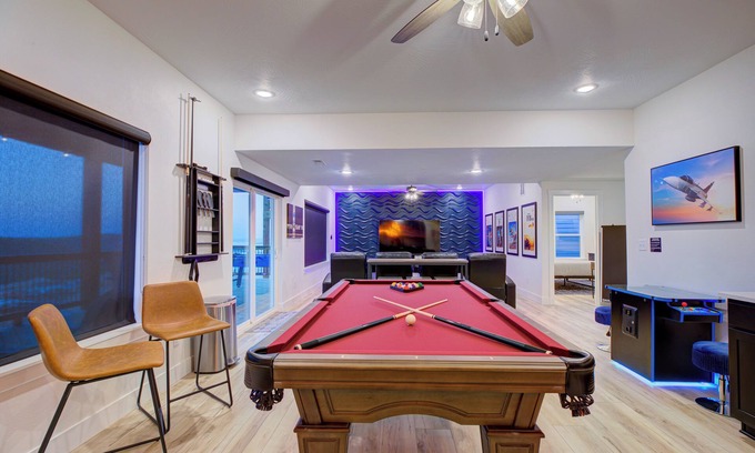 Indian Point House | SPECIALS! THEATER LAKE VIEWS HOT TUB SILVER DOLLAR CITY