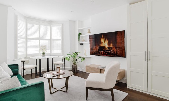 Chelsea Apartment | Specious Bright Flat with Garden in Central London