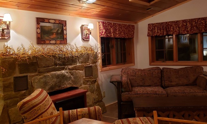 Lake George Cabin | SPECTACULAR 100 MILE VIEW ON 46 ACRES! 1 mile to stores/4 miles to Lake George.