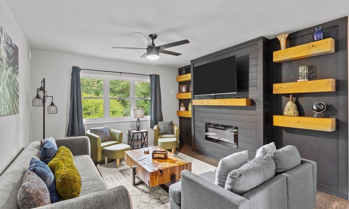 Wilmington House | Spectacular 4 Bedroom with Outdoor Oasis! No Cleaning Fee
