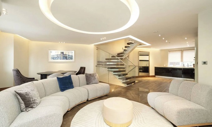 City of Westminster House | Spectacular Aircon 4BDR w/Roof Terrace