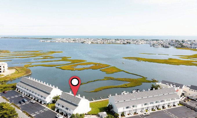 Fenwick Landing House | Spectacular Bay Views Near Fenwick Island - 3BR Coastal Retreat! Community Pool, WIFI, Beach Town, Shopping and Restaurants!