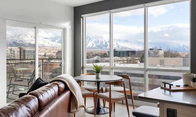 Downtown Salt Lake City Apartment | Spectacular Central City 2BD2BA