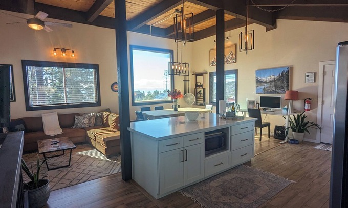 Tahoe Village House | Spectacular Lake View Mountain Retreat, Hottub, Pool, Heavenly, Close to SkiLift