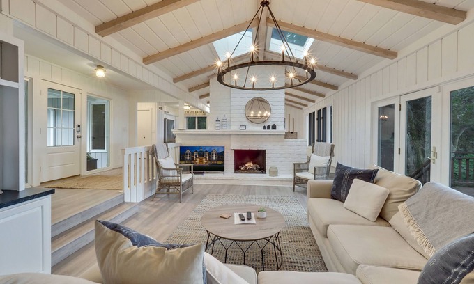 Charlevoix House | Spectacular Lakefront Getaway | Beach | Lake Michigan | Sleeps 10 | Firepit