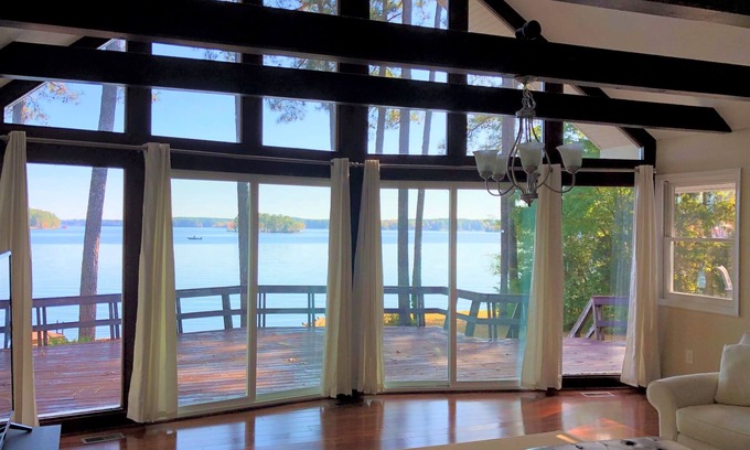 Henrico House | Spectacular Long-Range Main Lake Views