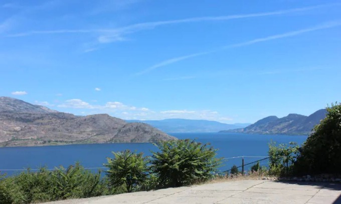 Central Okanagan House | Spectacular Panoramic Lake View
