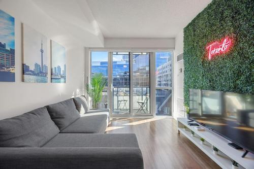 Wellington Place Apartment | Spectacular Suite in the Heart of Toronto