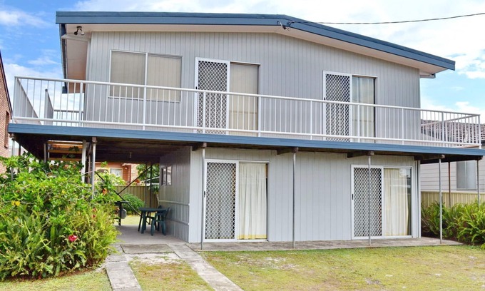 South West Rocks Cottage | Spencers Cottage - walk to the beach