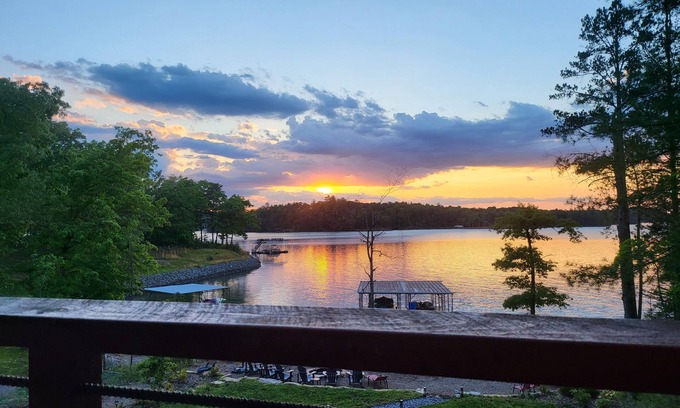 Blue Ridge Cabin | Spend a weekend on Lake Blue Ridge and enjoy a campfire by the lake