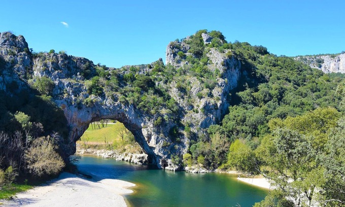 Pont-Saint-Esprit House | Spend relaxing vacations in this beautiful vacation home with many amenities.