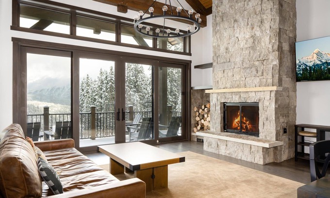Spanish Peaks House | Spend the Holidays in Big Sky! Spanish Peaks Home with Sweeping Views and Private Hot Tub!