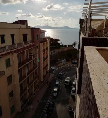 Piombino Apartment | Spiaggia de'Frati Ampio Appartamento vista mare