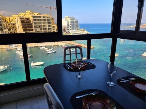 Il-Balluta Apartment | Spinola Bay Sea Front Apt 6