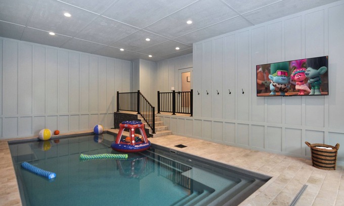Ellijay Cabin | Splash Mountain Lodge ~ Modern Cabin w/Heated Indoor Pool ~ Hot Tub ~ Fire Pit