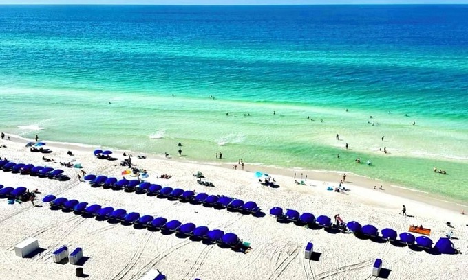 West Panama City Beach Condo | SPLASH RESORT 7th flr 1/2 Gulf Front w Bunks, Kids Waterpark, Free Beach Chairs