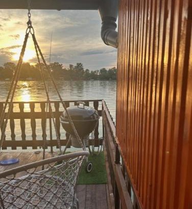 Cukarica House | Splav na dan Royal Water